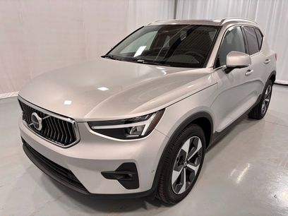 Used 2025 Volvo XC40 B5 Plus