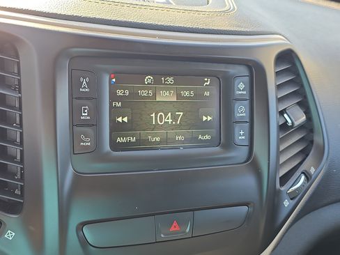 Used 2016 Jeep Cherokee Latitude w/ Cold Weather Group image 24