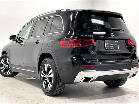 New 2025 Mercedes-Benz GLB 250 4MATIC image 12
