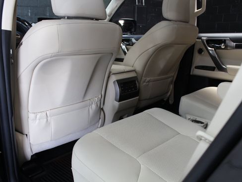 Used 2022 Lexus GX 460 Premium w/ Accessory Package AWD/4WD image 34