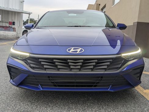 Certified 2025 Hyundai Elantra Sport image 9