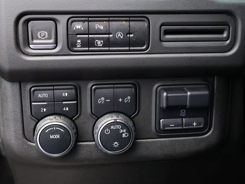 Used 2023 Chevrolet Tahoe RST w/ Sport Performance Package AWD/4WD image 13