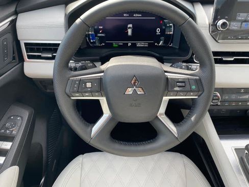 New 2025 Mitsubishi Outlander SEL image 5