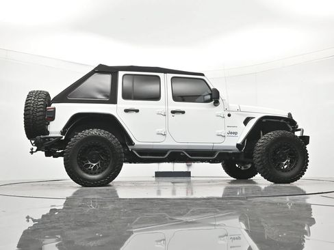 Used 2023 Jeep Wrangler Unlimited Sahara w/ Cold Weather Group AWD/4WD image 40