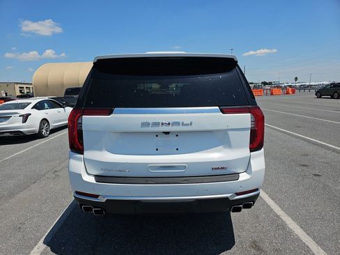 Used 2025 GMC Yukon XL Denali AWD/4WD image 4