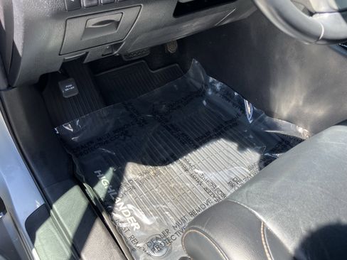 Used 2019 Toyota Highlander XLE AWD/4WD image 18