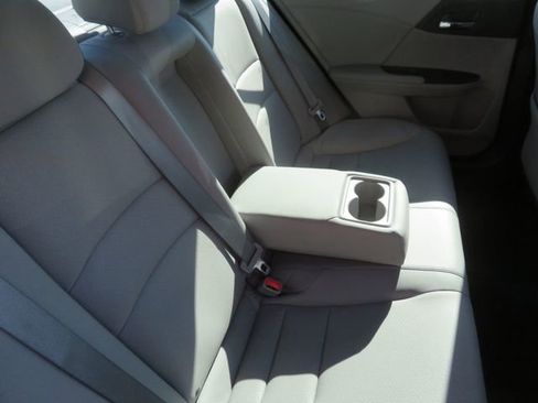 Used 2017 Honda Accord EX-L image 18