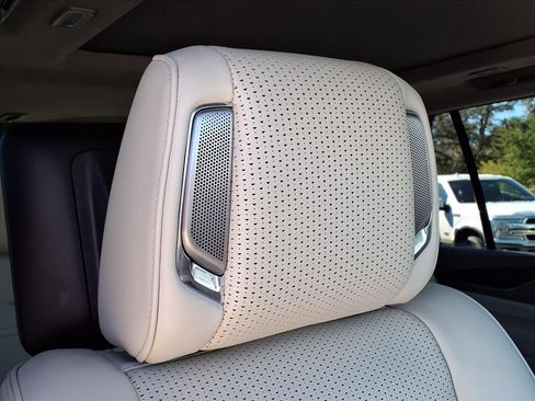 Used 2022 Cadillac Escalade Premium Luxury Platinum w/ Heavy-Duty Trailer Package image 15