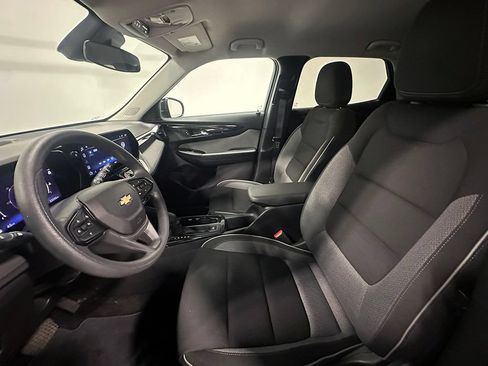Used 2024 Chevrolet TrailBlazer LT FWD image 3