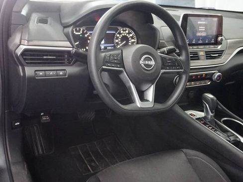 Used 2024 Nissan Altima 2.5 SV FWD image 5