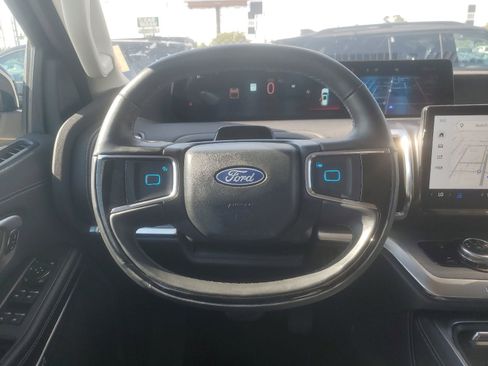 Used 2025 Ford Expedition Max Platinum AWD/4WD image 11