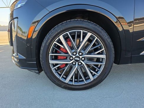 Used 2024 Cadillac XT6 Sport w/ Technology Package image 34