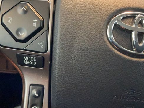 Used 2022 Toyota Tacoma SR5 RWD image 17