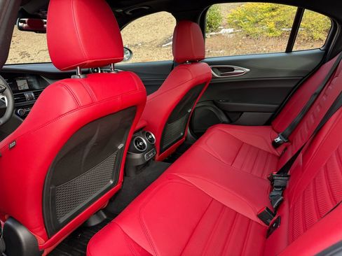 Used 2025 Alfa Romeo Giulia image 28