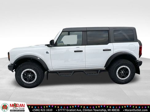 Used 2023 Ford Bronco Black Diamond w/ Sasquatch Package image 2