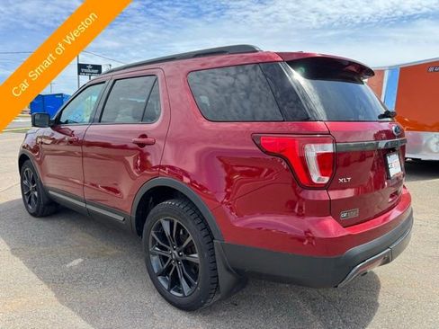 Used 2017 Ford Explorer XLT w/ Equipment Group 202A AWD/4WD image 5
