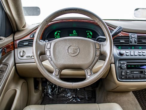 Used 2005 Cadillac De Ville w/ Equipment Group image 28