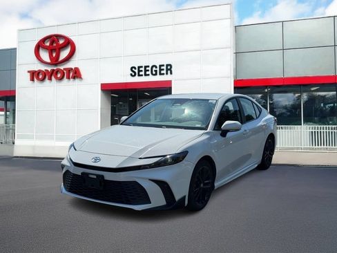 Certified 2025 Toyota Camry SE FWD image 11
