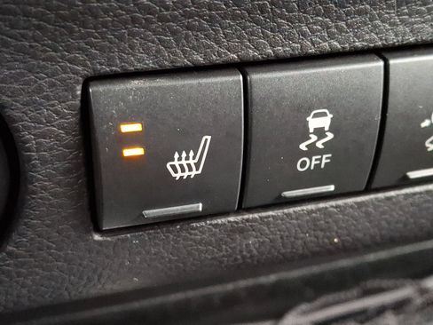 Used 2018 Jeep Wrangler Unlimited Sahara w/ Connectivity Group image 22