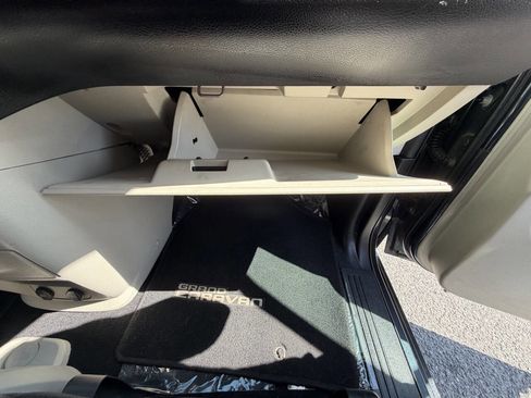 Used 2013 Dodge Grand Caravan SE FWD image 40