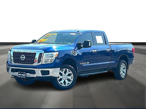 Used 2017 Nissan Titan SV w/ Heavy Duty GAWR Package AWD/4WD image 1