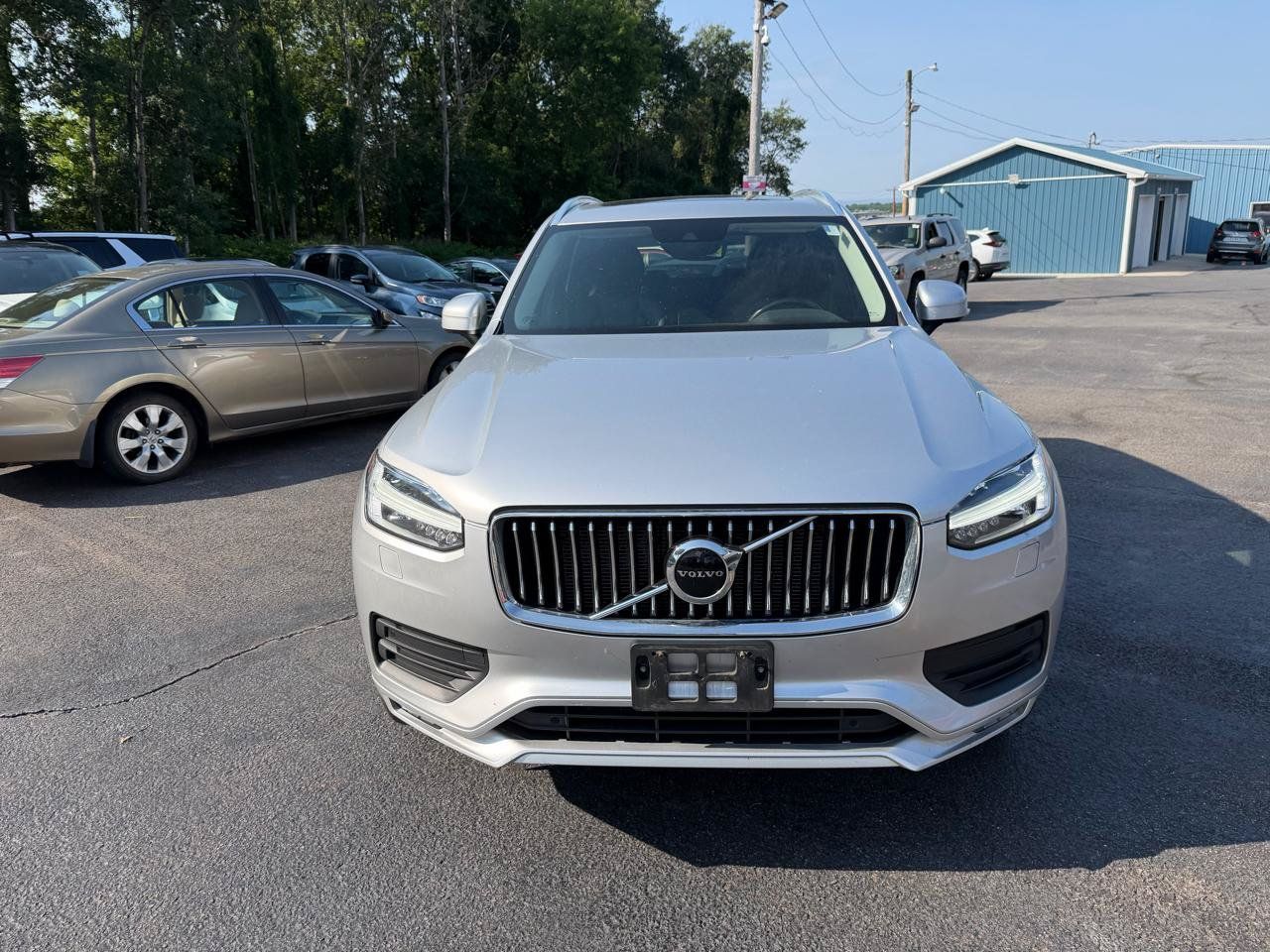 Used 2021 Volvo XC90 T6 Momentum w/ Climate Package AWD/4WD image 2