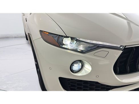 Used 2019 Maserati Levante S AWD/4WD image 38