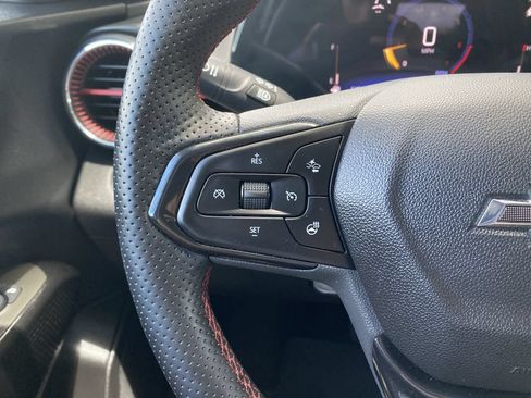 Used 2024 Chevrolet Trax RS w/ Sunroof Package FWD image 19