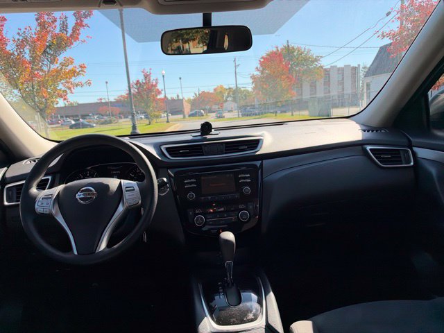Used 2016 Nissan Rogue SV AWD/4WD image 3