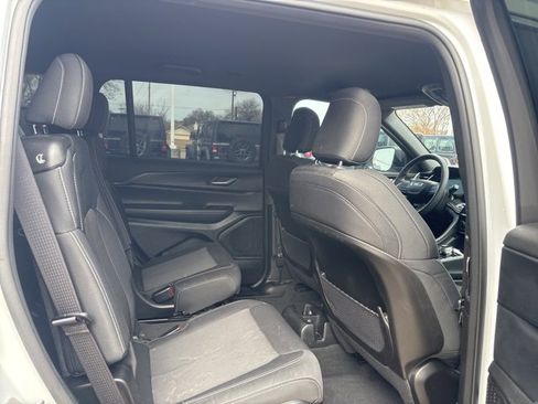 Used 2024 Jeep Grand Cherokee L Laredo image 14