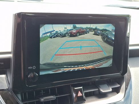 Used 2025 Toyota Corolla LE FWD image 17