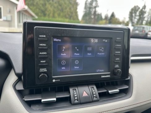 Used 2021 Toyota RAV4 XLE Premium image 22