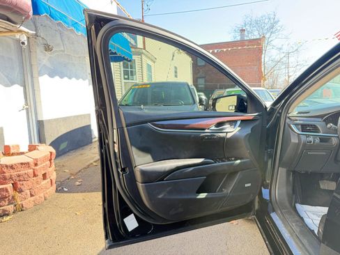 Used 2015 Cadillac XTS Luxury image 24