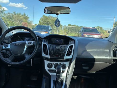 Used 2014 Ford Focus SE w/ SE Sport Package image 10