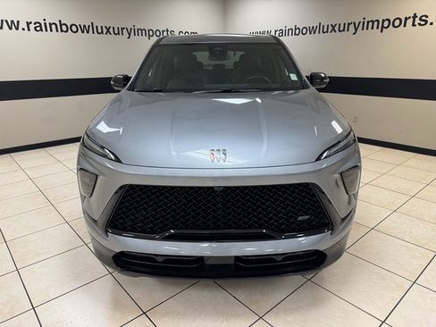 Used 2025 Buick Enclave Sport Touring image 2