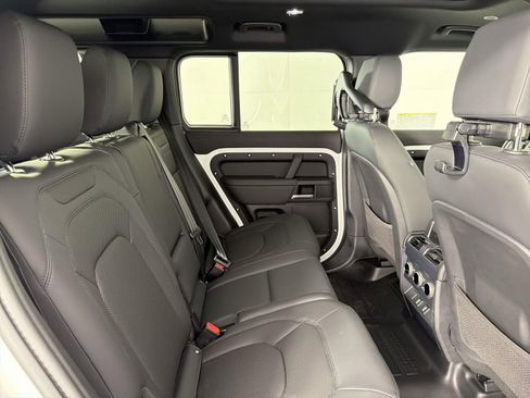 New 2026 Land Rover Defender 110 X-Dynamic SE image 31