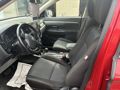 Used 2017 Mitsubishi Outlander SE AWD/4WD image 7