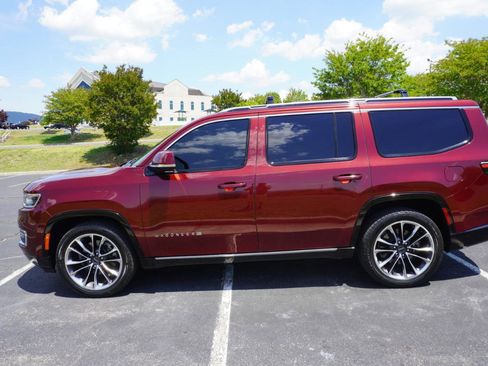 Used 2022 Jeep Wagoneer Series III w/ Premium Group I AWD/4WD image 8