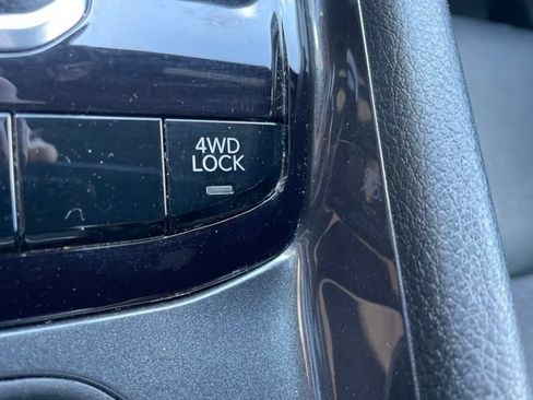 Used 2024 Jeep Compass Latitude w/ Convenience Group AWD/4WD image 42
