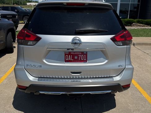 Used 2017 Nissan Rogue SV FWD image 6