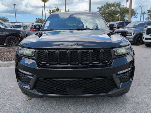Used 2023 Jeep Grand Cherokee Limited w/ Black Appearance Package AWD/4WD image 3