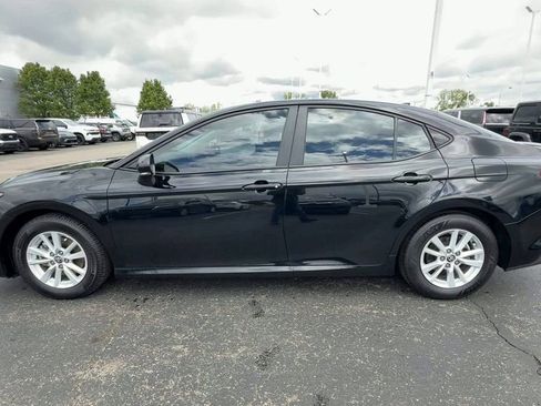 Used 2025 Toyota Camry LE FWD image 5