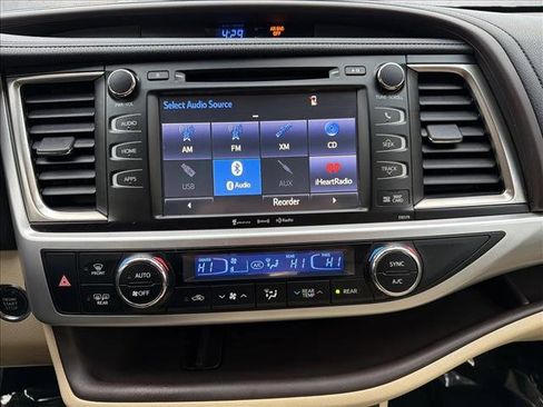 Used 2017 Toyota Highlander XLE image 15