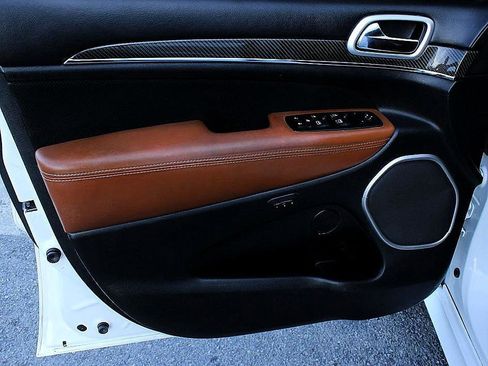 Used 2014 Jeep Grand Cherokee SRT image 10