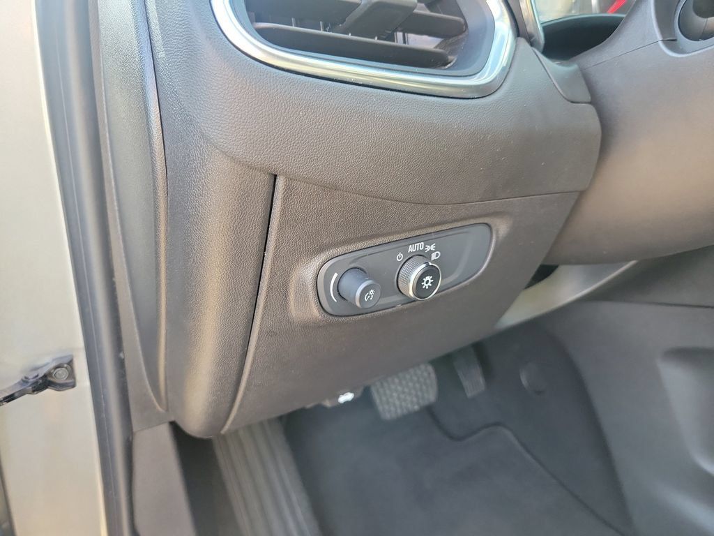 Used 2024 Chevrolet Equinox LT FWD image 25