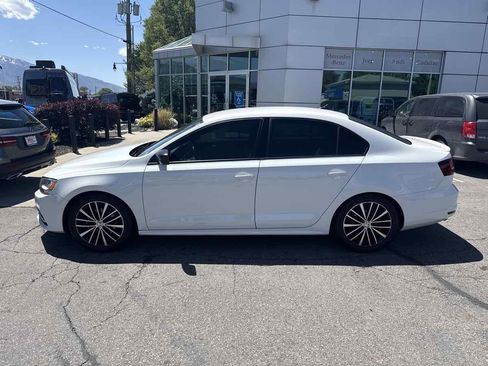 Used 2016 Volkswagen Jetta Sport FWD image 9