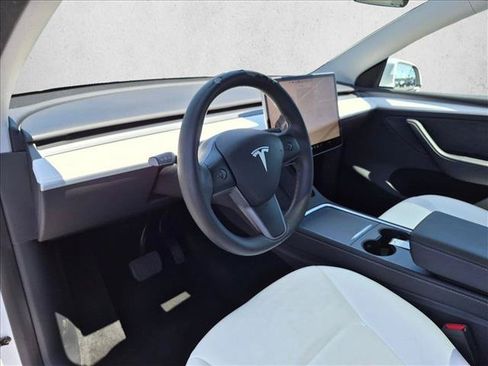 Used 2023 Tesla Model Y Long Range AWD/4WD image 10