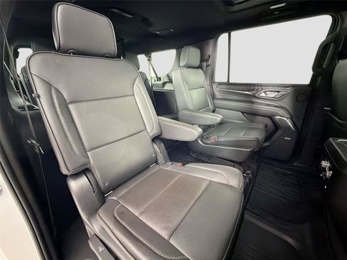 Used 2022 GMC Yukon XL Denali AWD/4WD image 28