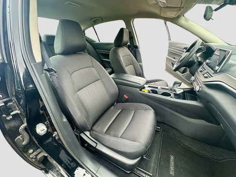 Used 2024 Nissan Altima 2.5 SV FWD image 26