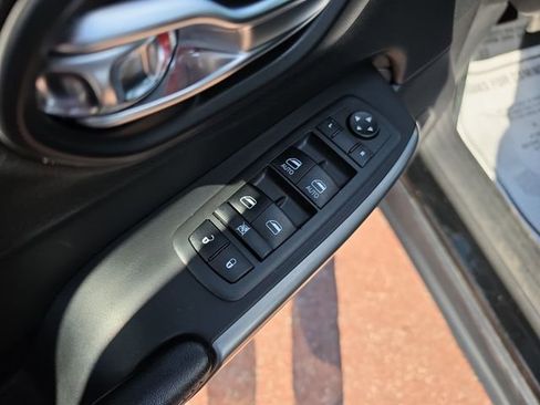 Used 2021 Jeep Cherokee Latitude Lux 80th Anniv w/ Quick Order Package 26U 80TH AWD/4WD image 11